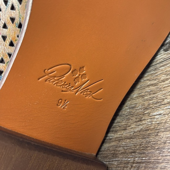 SOLD IN STORE Patricia Nash SABRINA Prairie Rose Perforated Leather - Picture 10 of 12